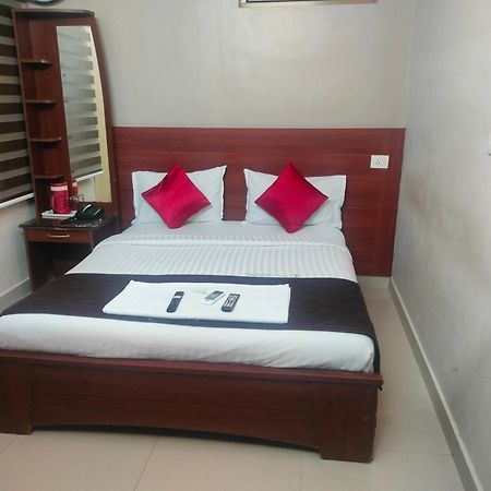 Hotel I-Way Residency Perungudi Chennai Bagian luar foto